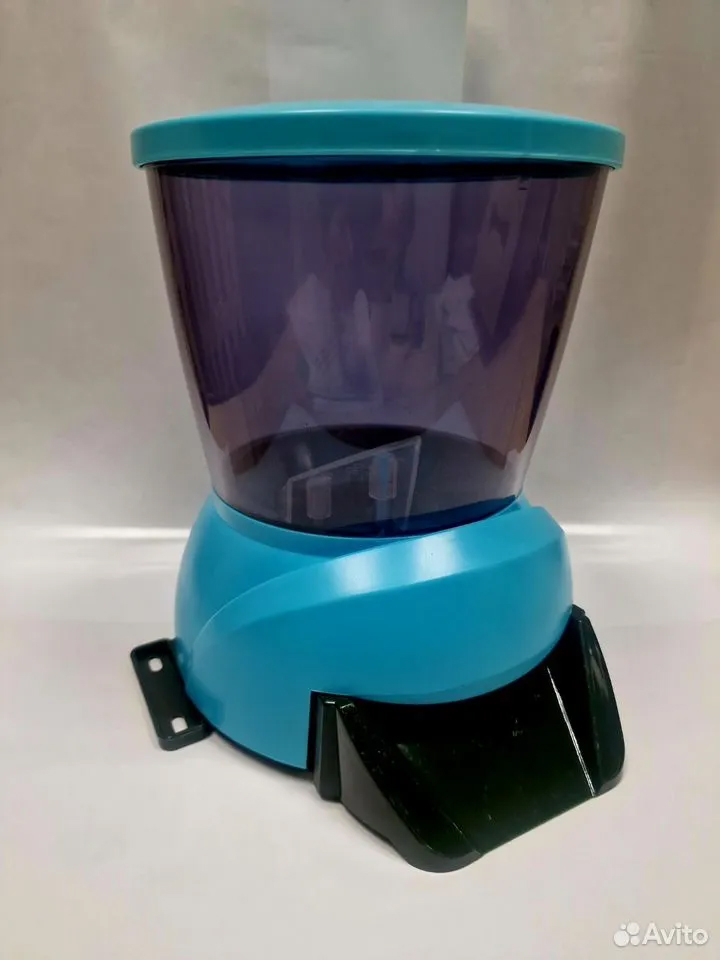 Автоматическая кормушка для прудовых рыб